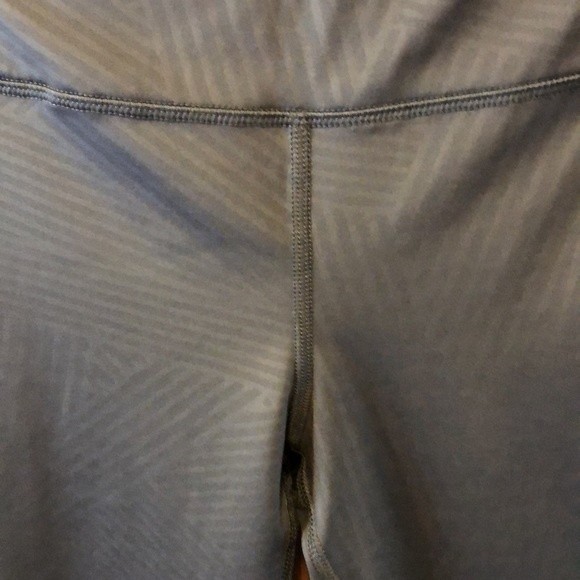 Marika sport size large Capri workout legging. EUC - Picture 2 of 4